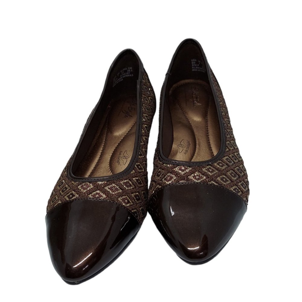 Soft Style A Hush Puppies Company Brown/Bronze Flat Shoe Women's Size 9W